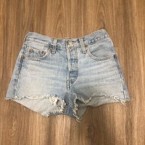 Size 25 Levi’s shorts